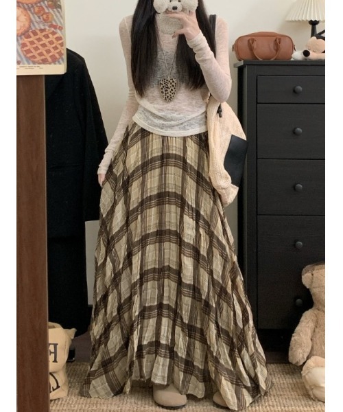 Aelina(エリナ)の「ハイウエストチェック柄ロングスカート(スカート・レディース・ベージュ/ブラック/レッド・F)」の9枚目の写真