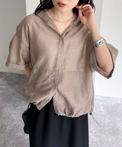 fredy emue（フレディエミュ）の「シアーフーディハーフスリーブシャツ（シャツ/ブラウス・レディース・ブラウン/オフホワイト/ブラック/グレイッシュベージュ・38）」の3枚目の写真