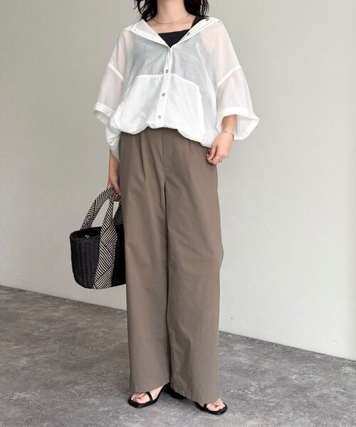 fredy emue（フレディエミュ）の「シアーフーディハーフスリーブシャツ（シャツ/ブラウス・レディース・ブラウン/オフホワイト/ブラック/グレイッシュベージュ・38）」の5枚目の写真