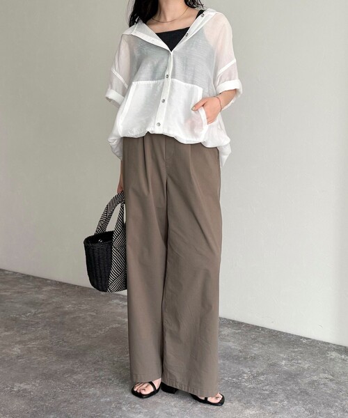 fredy emue（フレディエミュ）の「シアーフーディハーフスリーブシャツ（シャツ/ブラウス・レディース・ブラウン/オフホワイト/ブラック/グレイッシュベージュ・38）」の6枚目の写真