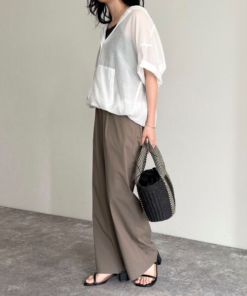 fredy emue（フレディエミュ）の「シアーフーディハーフスリーブシャツ（シャツ/ブラウス・レディース・ブラウン/オフホワイト/ブラック/グレイッシュベージュ・38）」の7枚目の写真