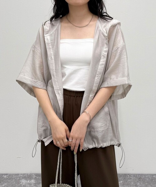 fredy emue（フレディエミュ）の「シアーフーディハーフスリーブシャツ（シャツ/ブラウス・レディース・ブラウン/オフホワイト/ブラック/グレイッシュベージュ・38）」の17枚目の写真