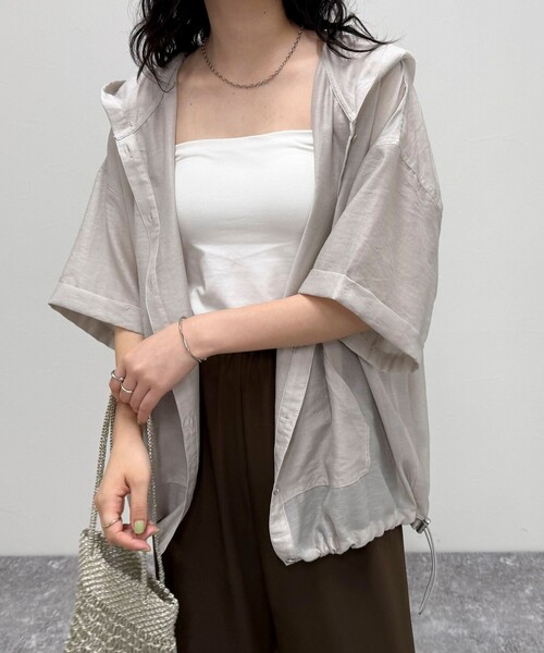 fredy emue（フレディエミュ）の「シアーフーディハーフスリーブシャツ（シャツ/ブラウス・レディース・ブラウン/オフホワイト/ブラック/グレイッシュベージュ・38）」の20枚目の写真