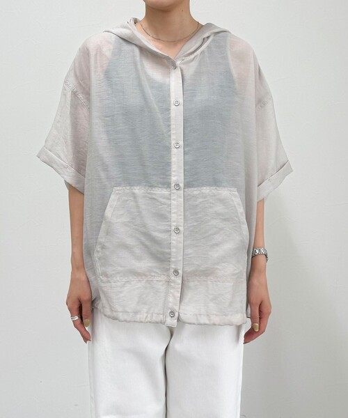 fredy emue（フレディエミュ）の「シアーフーディハーフスリーブシャツ（シャツ/ブラウス・レディース・ブラウン/オフホワイト/ブラック/グレイッシュベージュ・38）」の21枚目の写真