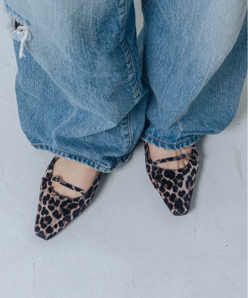 EVOL(イーボル)の「【ふかふか・軽量】ソフトダブルストラップフラットパンプス IZ5775(パンプス・レディース・アイボリー/レオパード/ゴールド/ブラック/アニマル/シルバー・23.5cm/24.5cm/23.0cm/24.0cm/25.0cm/22.0cm/22.5cm)」の5枚目の写真