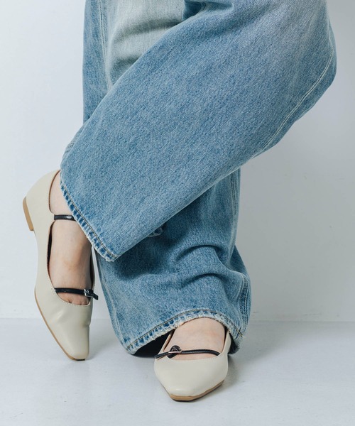 EVOL(イーボル)の「【ふかふか・軽量】ソフトダブルストラップフラットパンプス IZ5775(パンプス・レディース・アイボリー/レオパード/ゴールド/ブラック/アニマル/シルバー・23.5cm/24.5cm/23.0cm/24.0cm/25.0cm/22.0cm/22.5cm)」の2枚目の写真