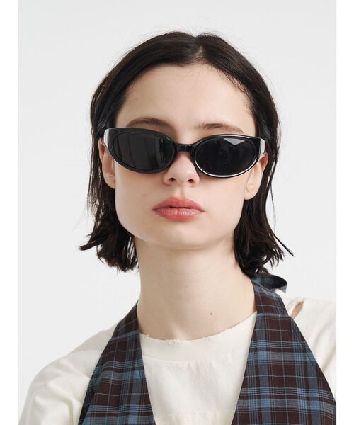 jouetie（ジュエティ）の「ワイドスポーティサングラス（サングラス・レディース・オフホワイト/ブラック・FREE）」の4枚目の写真