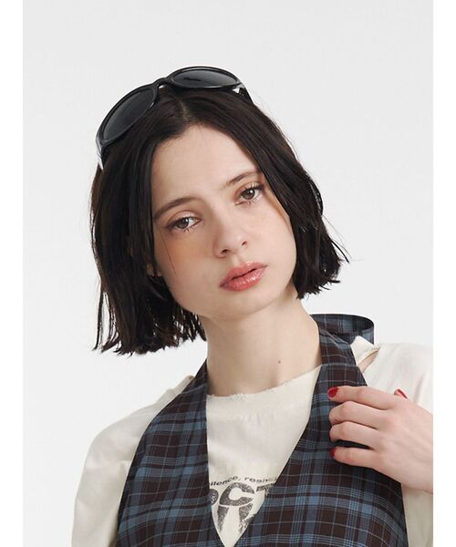 jouetie（ジュエティ）の「ワイドスポーティサングラス（サングラス・レディース・オフホワイト/ブラック・FREE）」の5枚目の写真