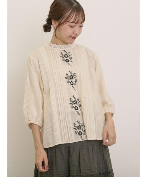 Samansa Mos2(サマンサ モスモス)の「フラワー柄刺繍レースブラウス(シャツ/ブラウス・レディース・オフホワイト/チャコールグレー/キナリ/ピンク・F)」の6枚目の写真