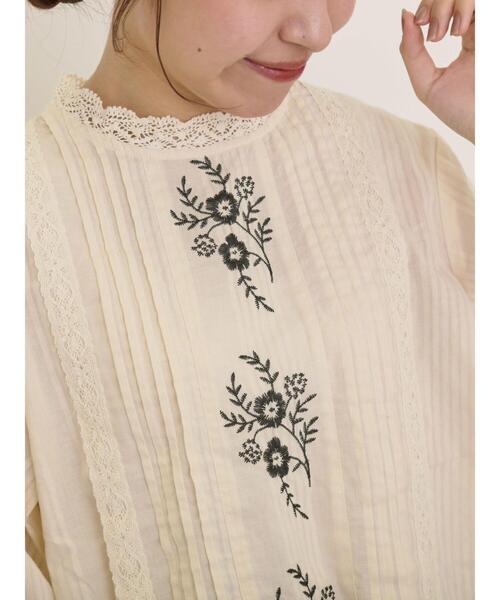 Samansa Mos2(サマンサ モスモス)の「フラワー柄刺繍レースブラウス(シャツ/ブラウス・レディース・オフホワイト/チャコールグレー/キナリ/ピンク・F)」の8枚目の写真