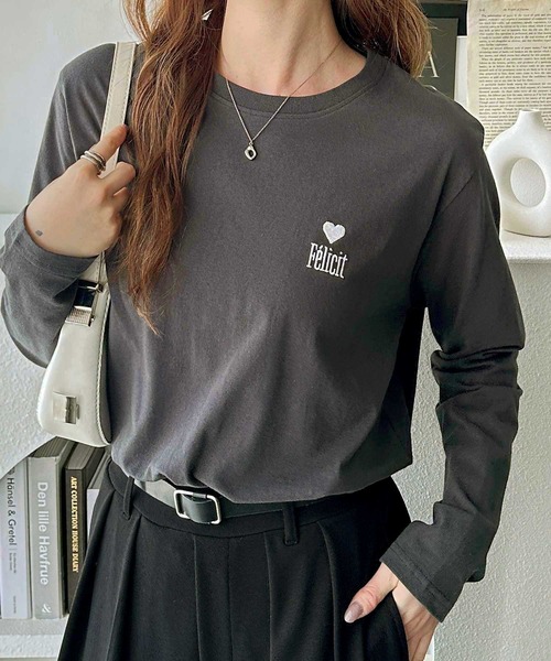 GeeRA（ジーラ）の「ハート＆ロゴワンポイント刺繍オーバーサイズロンT（Tシャツ/カットソー・レディース・チャコール/オートミール/オフホワイト・MEDIUM/LARGE/X-LARGE）」の2枚目の写真