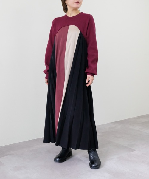 TEVALT（ヴァレット）の「サイドプリーツ配色ニットワンピース（ワンピース・レディース・ブラック/チャコールグレー/ボルドー・38）」の3枚目の写真