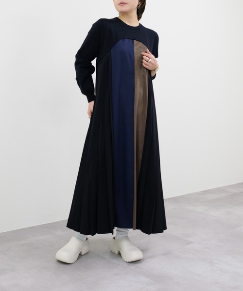 TEVALT（ヴァレット）の「サイドプリーツ配色ニットワンピース（ワンピース・レディース・ブラック/チャコールグレー/ボルドー・38）」の2枚目の写真