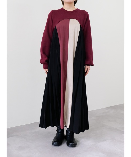 TEVALT（ヴァレット）の「サイドプリーツ配色ニットワンピース（ワンピース・レディース・ブラック/チャコールグレー/ボルドー・38）」の8枚目の写真