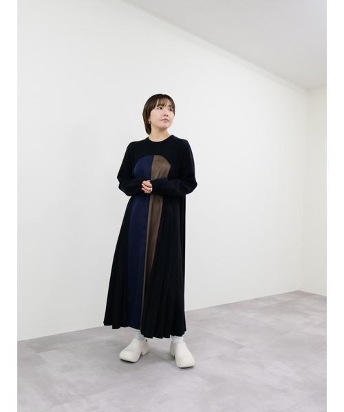TEVALT（ヴァレット）の「サイドプリーツ配色ニットワンピース（ワンピース・レディース・ブラック/チャコールグレー/ボルドー・38）」の19枚目の写真