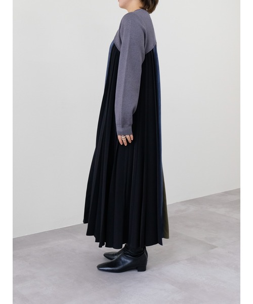 TEVALT（ヴァレット）の「サイドプリーツ配色ニットワンピース（ワンピース・レディース・ブラック/チャコールグレー/ボルドー・38）」の5枚目の写真