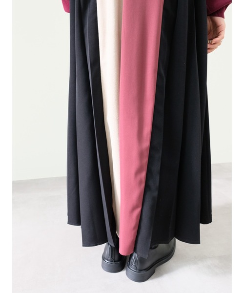 TEVALT（ヴァレット）の「サイドプリーツ配色ニットワンピース（ワンピース・レディース・ブラック/チャコールグレー/ボルドー・38）」の12枚目の写真