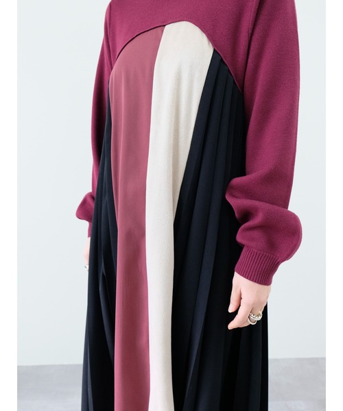 TEVALT（ヴァレット）の「サイドプリーツ配色ニットワンピース（ワンピース・レディース・ブラック/チャコールグレー/ボルドー・38）」の13枚目の写真