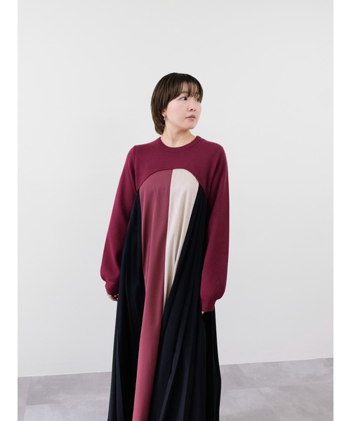 TEVALT（ヴァレット）の「サイドプリーツ配色ニットワンピース（ワンピース・レディース・ブラック/チャコールグレー/ボルドー・38）」の7枚目の写真