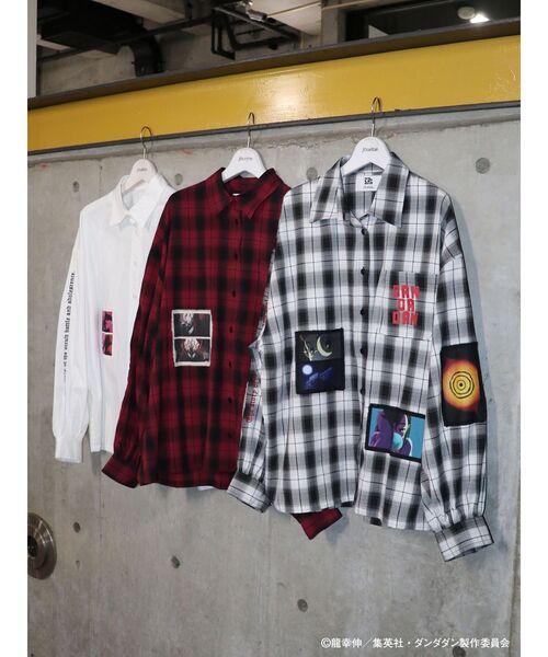 jouetie（ジュエティ）の「【TVアニメ『ダンダダン』・jouetie】シーンオーバーシャツ（シャツ/ブラウス・レディース・オフホワイト/ブラック/レッド・MEDIUM）」の4枚目の写真