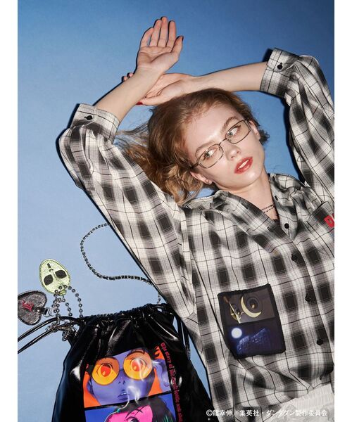 jouetie（ジュエティ）の「【TVアニメ『ダンダダン』・jouetie】シーンオーバーシャツ（シャツ/ブラウス・レディース・オフホワイト/ブラック/レッド・MEDIUM）」の7枚目の写真