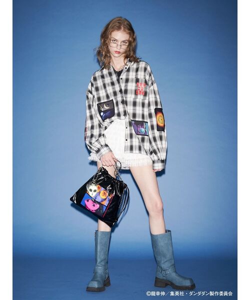 jouetie（ジュエティ）の「【TVアニメ『ダンダダン』・jouetie】シーンオーバーシャツ（シャツ/ブラウス・レディース・オフホワイト/ブラック/レッド・MEDIUM）」の22枚目の写真