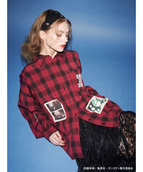 jouetie（ジュエティ）の「【TVアニメ『ダンダダン』・jouetie】シーンオーバーシャツ（シャツ/ブラウス・レディース・オフホワイト/ブラック/レッド・MEDIUM）」の10枚目の写真