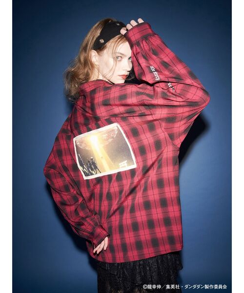 jouetie（ジュエティ）の「【TVアニメ『ダンダダン』・jouetie】シーンオーバーシャツ（シャツ/ブラウス・レディース・オフホワイト/ブラック/レッド・MEDIUM）」の12枚目の写真