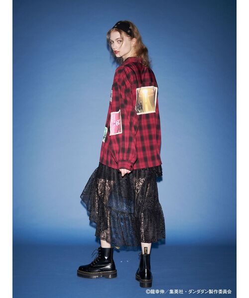 jouetie（ジュエティ）の「【TVアニメ『ダンダダン』・jouetie】シーンオーバーシャツ（シャツ/ブラウス・レディース・オフホワイト/ブラック/レッド・MEDIUM）」の14枚目の写真