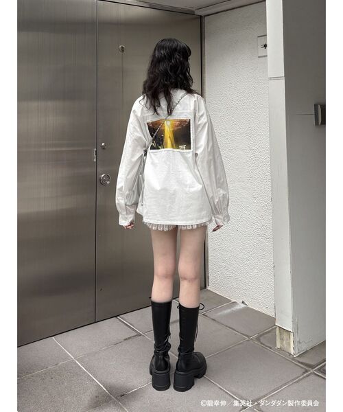 jouetie（ジュエティ）の「【TVアニメ『ダンダダン』・jouetie】シーンオーバーシャツ（シャツ/ブラウス・レディース・オフホワイト/ブラック/レッド・MEDIUM）」の18枚目の写真