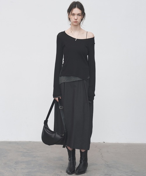tageechita（タジチタ）の「【tageechita】フェイクレイヤード UネックロングTシャツ（Tシャツ/カットソー・レディース・ベージュ/ブラック・S/M/L）」の3枚目の写真