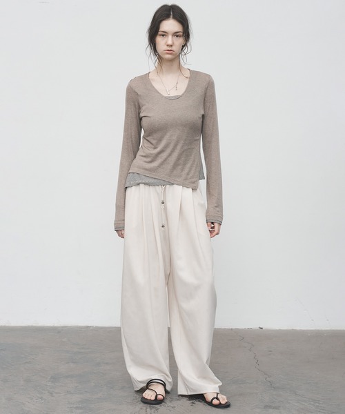 tageechita（タジチタ）の「【tageechita】フェイクレイヤード UネックロングTシャツ（Tシャツ/カットソー・レディース・ベージュ/ブラック・S/M/L）」の19枚目の写真