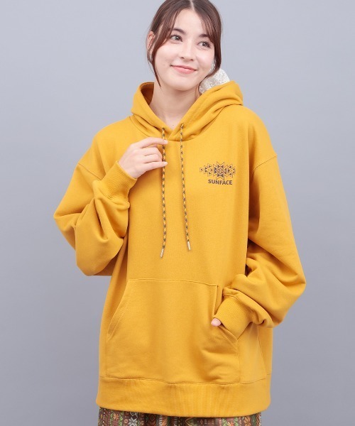 チチカカ（チチカカ）の「サンフェイスプリントスウェットプルパーカー【ユニセックス】（パーカー・レディース・カラフル/マスタード/チャコールグレー・FREE）」の10枚目の写真