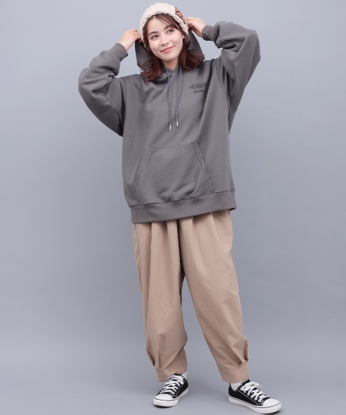 チチカカ（チチカカ）の「サンフェイスプリントスウェットプルパーカー【ユニセックス】（パーカー・レディース・カラフル/マスタード/チャコールグレー・FREE）」の4枚目の写真