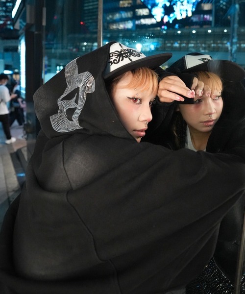 Never mind the XU（ネバーマインドザエックスユー）の「【NMTXU】rhinestone design zip parka / 【エヌエムティーエックスユー】ラインストーンデザインダブルジップパーカー（パーカー・メンズ・ブラック/チャコール・S/M）」の15枚目の写真