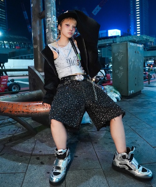 Never mind the XU（ネバーマインドザエックスユー）の「【NMTXU】rhinestone design zip parka / 【エヌエムティーエックスユー】ラインストーンデザインダブルジップパーカー（パーカー・メンズ・ブラック/チャコール・S/M）」の21枚目の写真