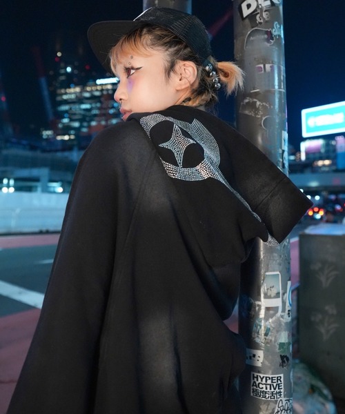 Never mind the XU（ネバーマインドザエックスユー）の「【NMTXU】rhinestone design zip parka / 【エヌエムティーエックスユー】ラインストーンデザインダブルジップパーカー（パーカー・メンズ・ブラック/チャコール・S/M）」の18枚目の写真