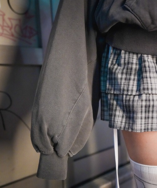 Never mind the XU（ネバーマインドザエックスユー）の「【NMTXU】rhinestone design zip parka / 【エヌエムティーエックスユー】ラインストーンデザインダブルジップパーカー（パーカー・メンズ・ブラック/チャコール・S/M）」の6枚目の写真