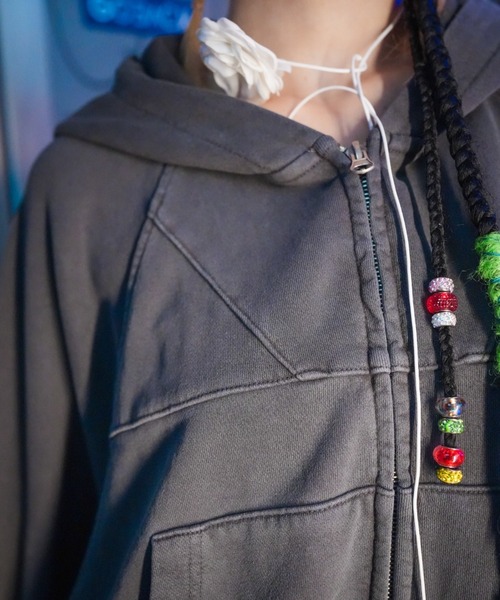 Never mind the XU（ネバーマインドザエックスユー）の「【NMTXU】rhinestone design zip parka / 【エヌエムティーエックスユー】ラインストーンデザインダブルジップパーカー（パーカー・メンズ・ブラック/チャコール・S/M）」の5枚目の写真