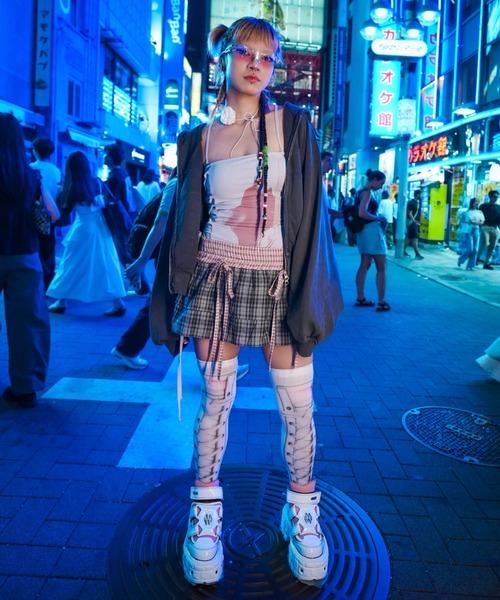 Never mind the XU（ネバーマインドザエックスユー）の「【NMTXU】rhinestone design zip parka / 【エヌエムティーエックスユー】ラインストーンデザインダブルジップパーカー（パーカー・メンズ・ブラック/チャコール・S/M）」の10枚目の写真