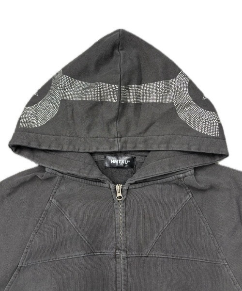 Never mind the XU（ネバーマインドザエックスユー）の「【NMTXU】rhinestone design zip parka / 【エヌエムティーエックスユー】ラインストーンデザインダブルジップパーカー（パーカー・メンズ・ブラック/チャコール・S/M）」の9枚目の写真