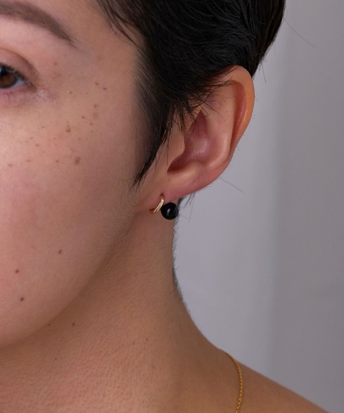 JUPITER(ジュピター)の「【K10】天然石フープフォルムピアス/オニキス/マラカイト<動画あり>(ピアス(両耳用)・レディース・グリーン/ブラック・FREE)」の4枚目の写真