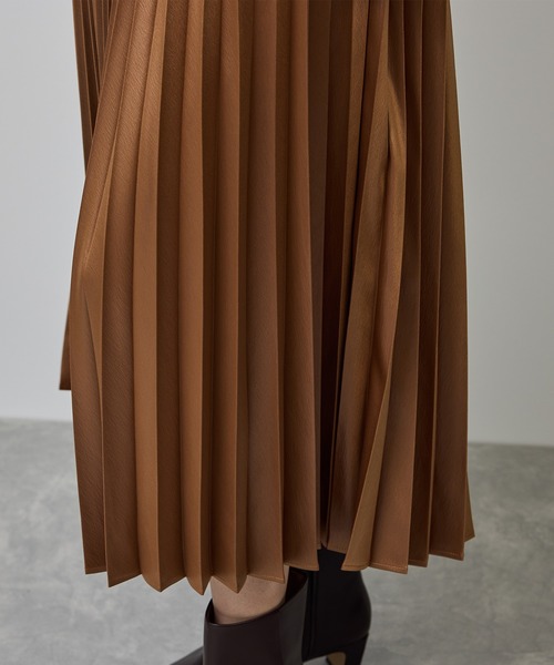 ROPE'（ロペ）の「シャイニープリーツスカート/イージーケア（スカート・レディース・ベージュ/ブラック/キャメル・FREE）」の11枚目の写真