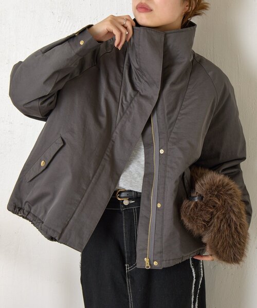 Jena espace merveilleux(ジェナ エスパスメルヴェイユ)の「【首元まであったか】中綿スタンドネックジャケット(その他アウター・レディース・ベージュ/チャコールグレー/ライトベージュ/グレー・FREE)」の1枚目の写真