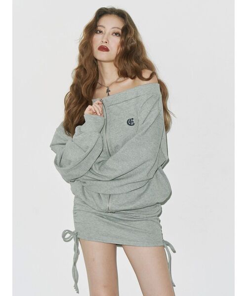 EVRIS（エヴリス）の「ジップアップオフショルトップス【セットアップ着用可能】（パーカー・レディース・パープル/ホワイト/ブラック/グレー・FREE）」の5枚目の写真