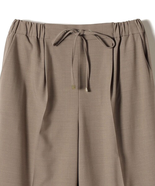 SHIPS Colors（シップス カラーズ）の「SHIPS Colors:〈手洗い可能〉TR/PU センタープレスイージー テーパード パンツ（その他パンツ・レディース・グレー/ベージュ/ネイビー・SMALL/MEDIUM）」の14枚目の写真