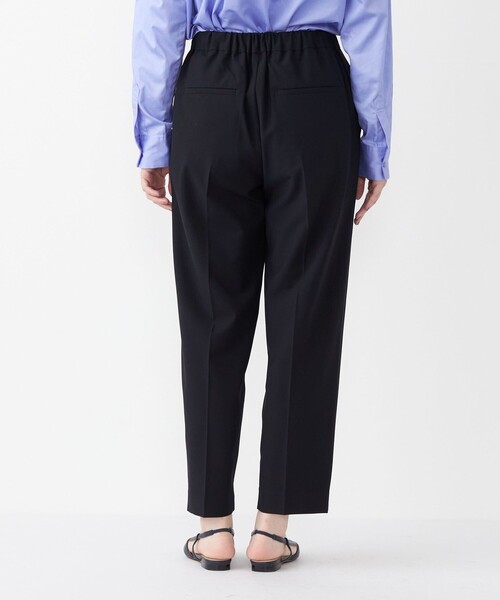 SHIPS Colors（シップス カラーズ）の「SHIPS Colors:〈手洗い可能〉TR/PU センタープレスイージー テーパード パンツ（その他パンツ・レディース・グレー/ベージュ/ネイビー・SMALL/MEDIUM）」の9枚目の写真