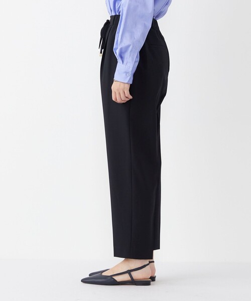 SHIPS Colors（シップス カラーズ）の「SHIPS Colors:〈手洗い可能〉TR/PU センタープレスイージー テーパード パンツ（その他パンツ・レディース・グレー/ベージュ/ネイビー・SMALL/MEDIUM）」の19枚目の写真