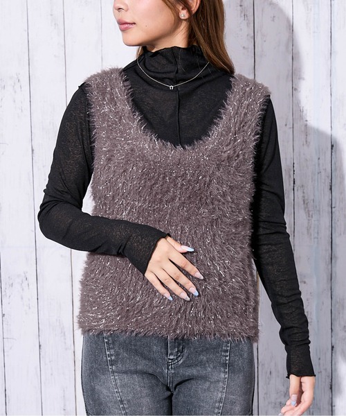 GORGE(ゴージ)の「《きらめきフェザー》レディース ラメ ニットベスト トレンド映え 秋冬(ベスト・レディース・チャコール/ブラウン/アイボリー・F)」の3枚目の写真