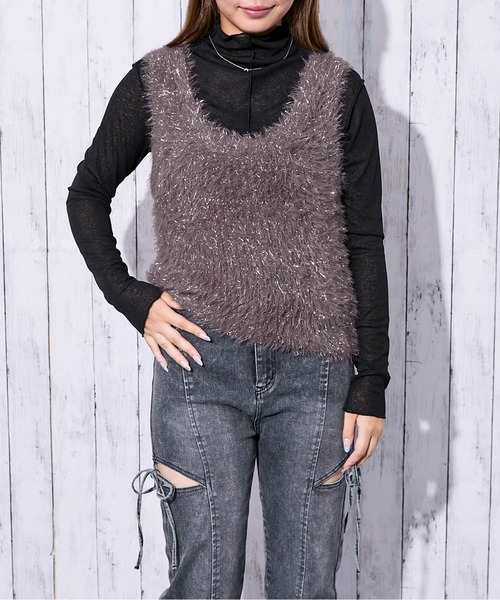 GORGE(ゴージ)の「《きらめきフェザー》レディース ラメ ニットベスト トレンド映え 秋冬(ベスト・レディース・チャコール/ブラウン/アイボリー・F)」の4枚目の写真